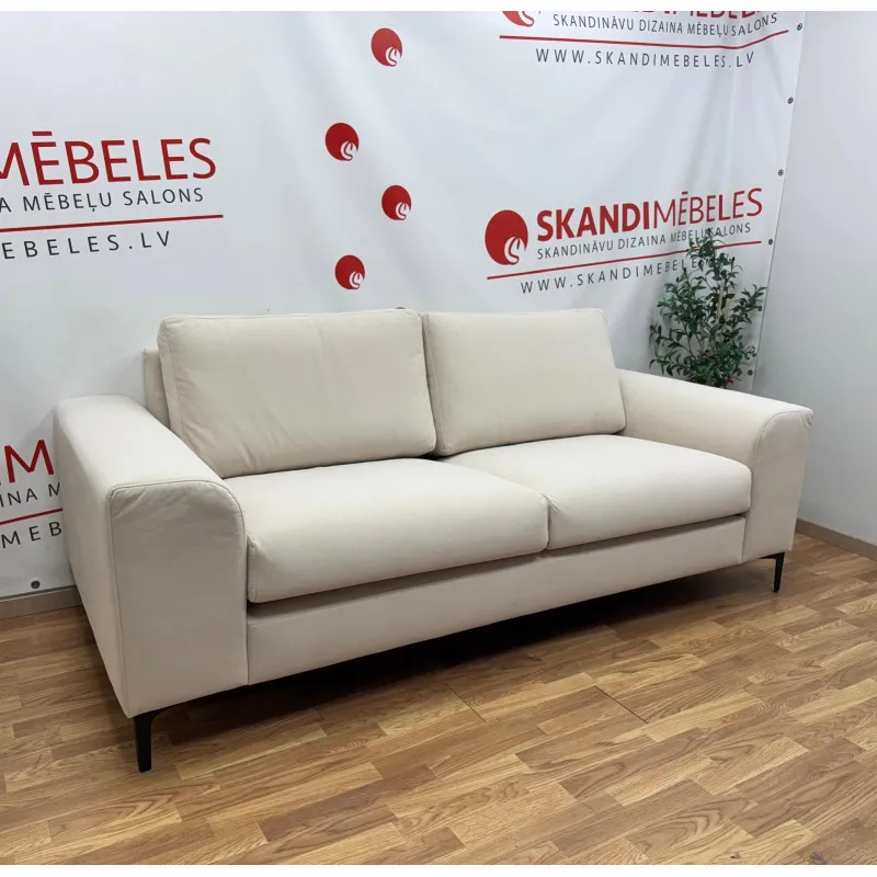 Dīvāns HENRY (2.5 seater)(Ekspozīcija) Dīvāns HENRY (2.5 seater)(Ekspozīcija)